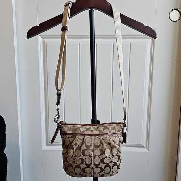 Coach Canvas Courier Crossbody Bag LIKE NEW - Picture 4 of 9